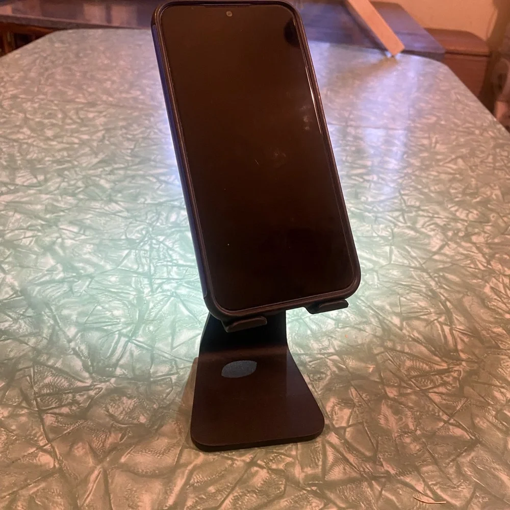 Heavy Duty Vintage Powder-Coated Black Steel “Podium” IPhone 3G Cell Phone Stand